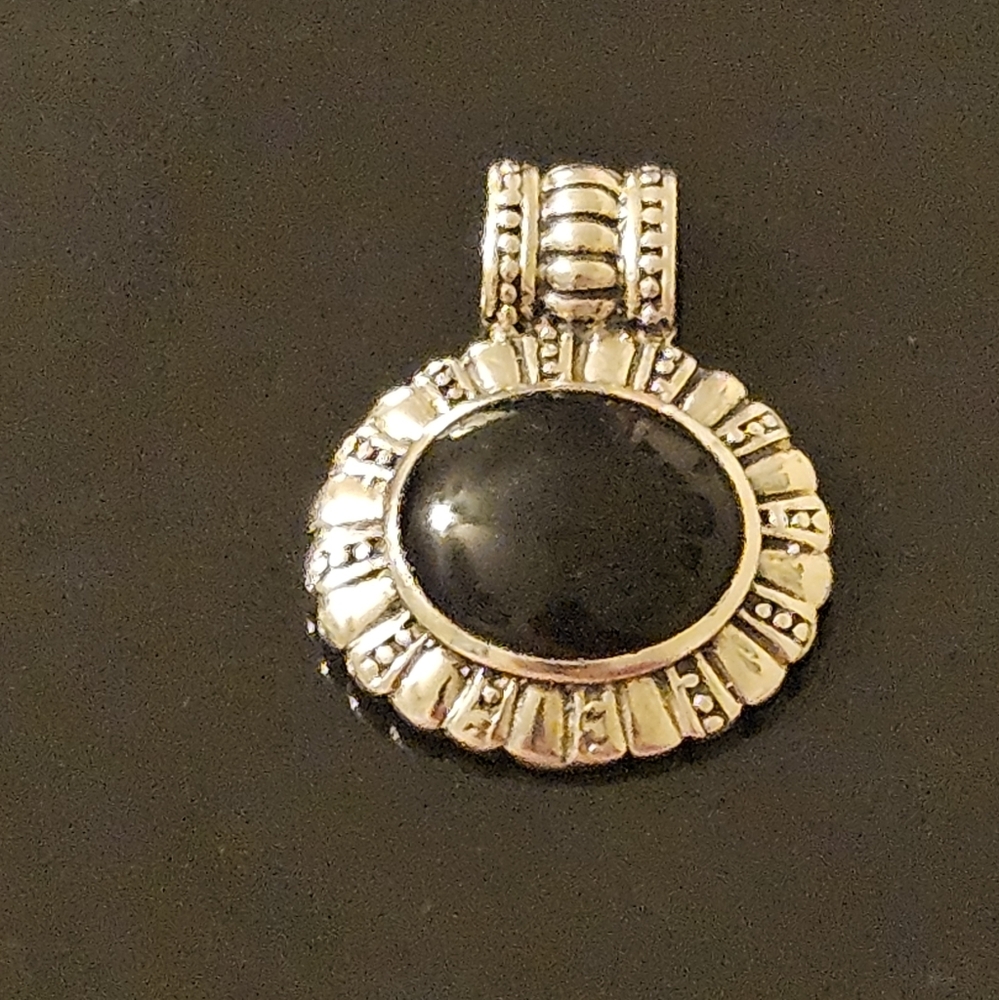 Vintage Taxco Mexico Sterling Silver 925 & Black Onyx Gemstone Oval Pendant Sign